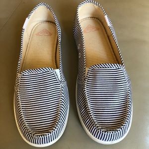 Roxy slip on